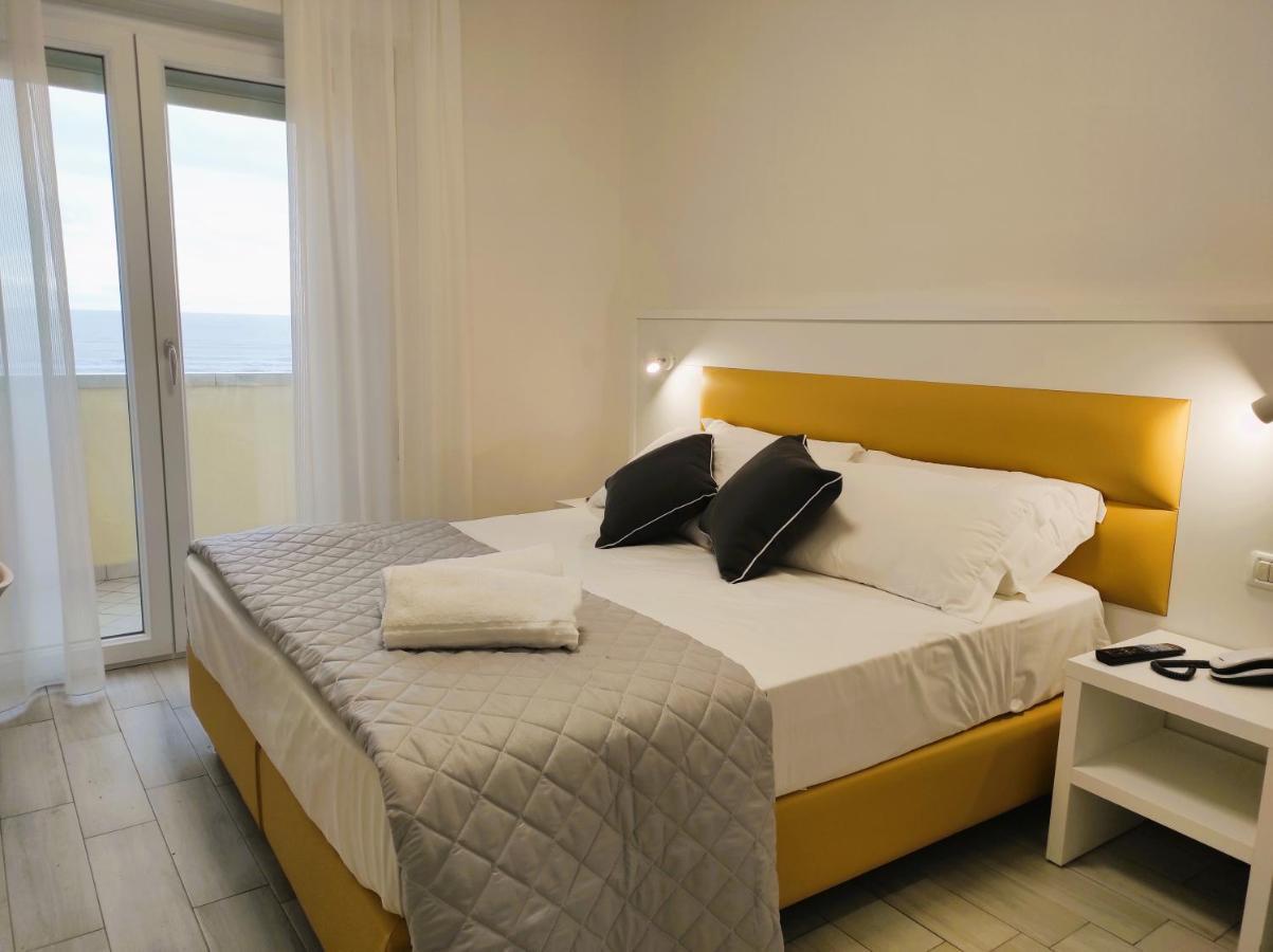 Hotel Gran San Bernardo Riccione Exterior photo
