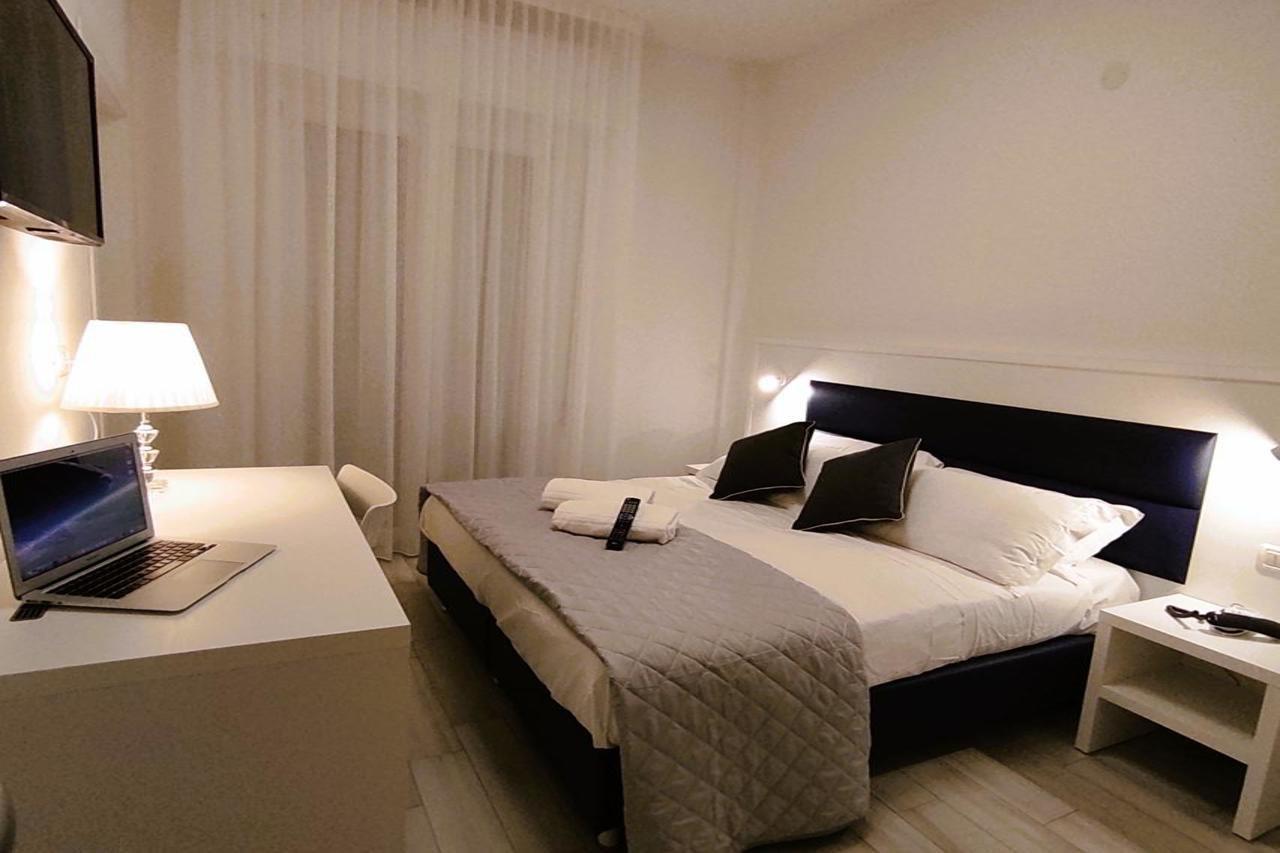 Hotel Gran San Bernardo Riccione Exterior photo