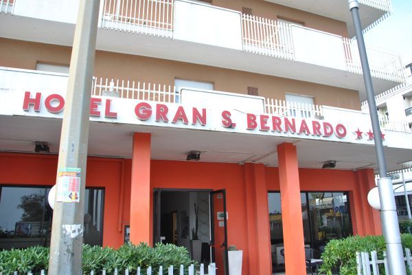 Hotel Gran San Bernardo Riccione Exterior photo